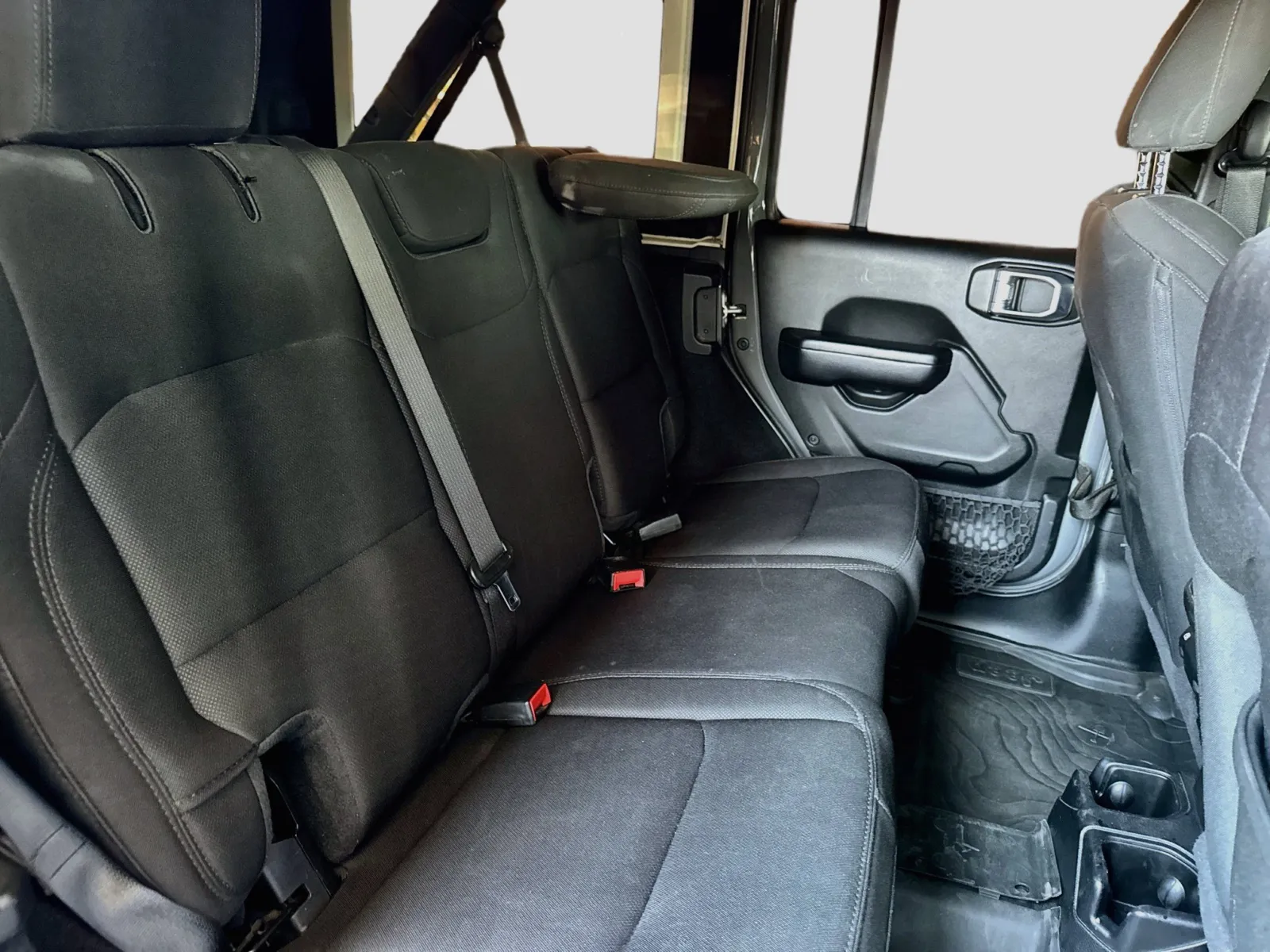 Jeep Wrangler photo 16