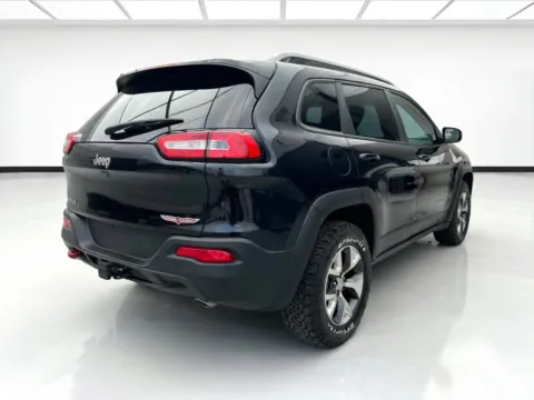 More photos of 2016 Jeep Cherokee Trailhawk at KarGenie, CA