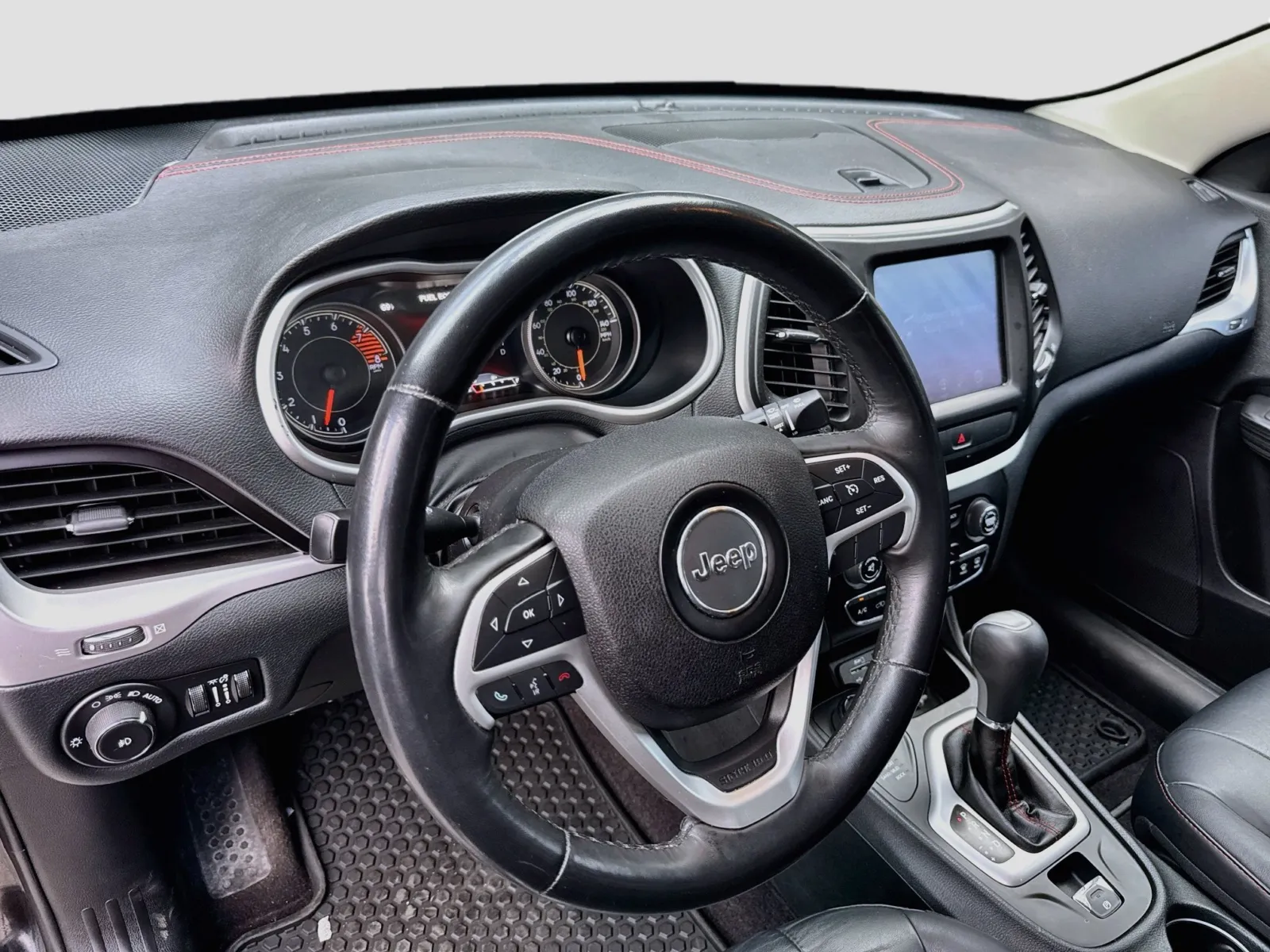 Jeep Cherokee photo 7