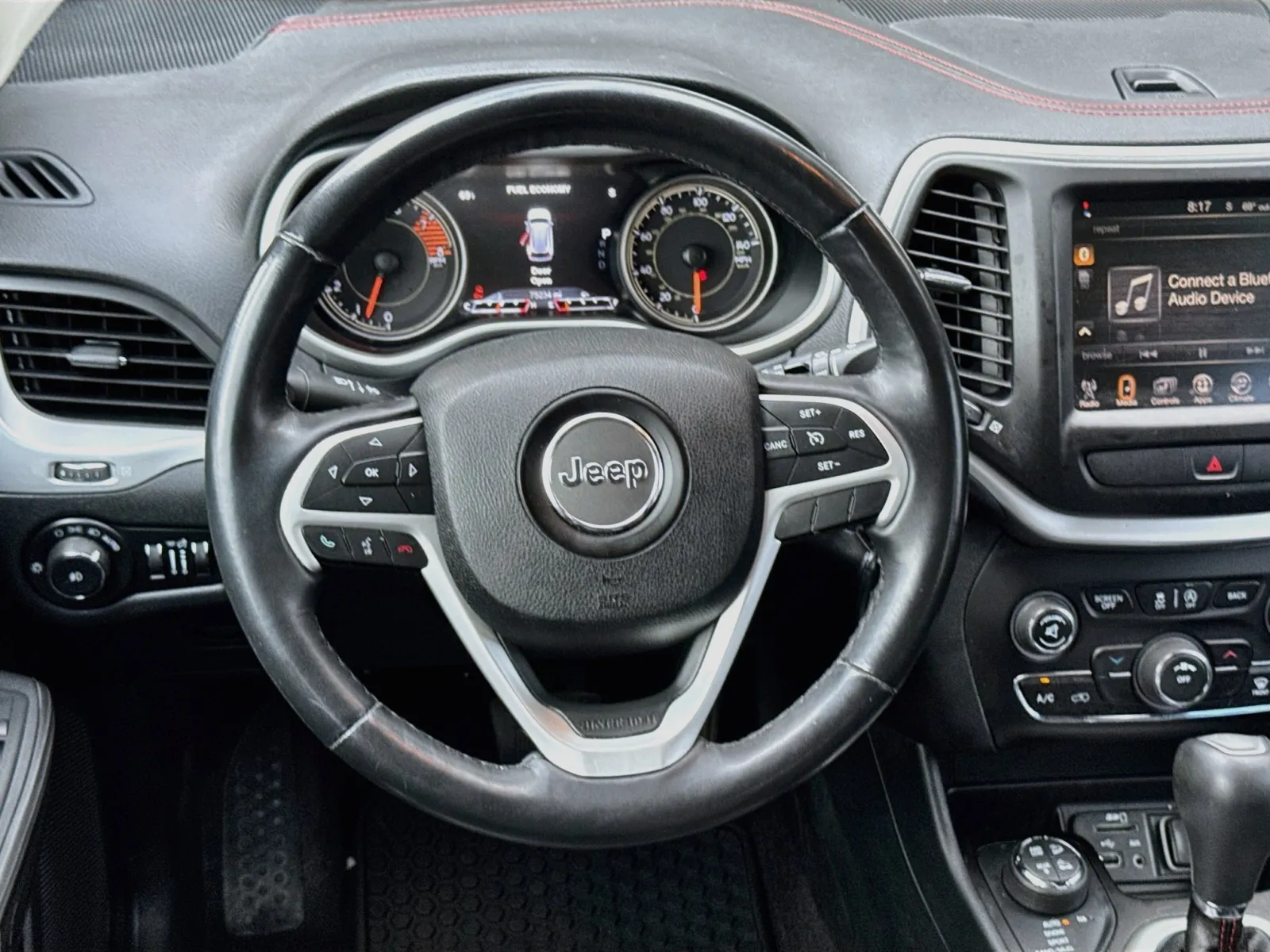 Jeep Cherokee photo 13