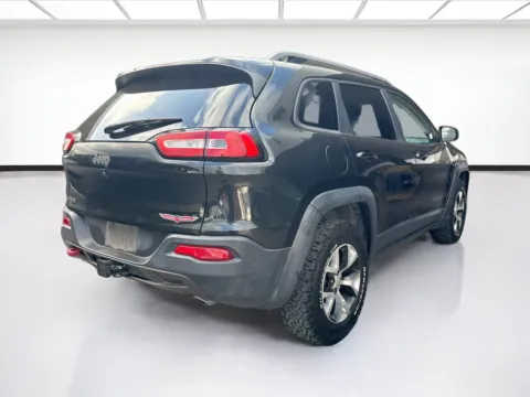 More photos of 2016 Jeep Cherokee Trailhawk at KarGenie, CA