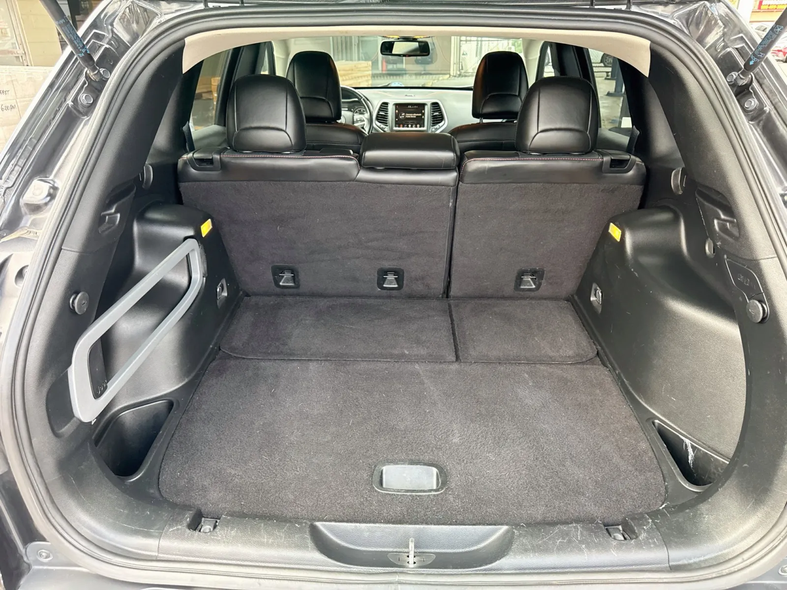 Jeep Cherokee photo 15