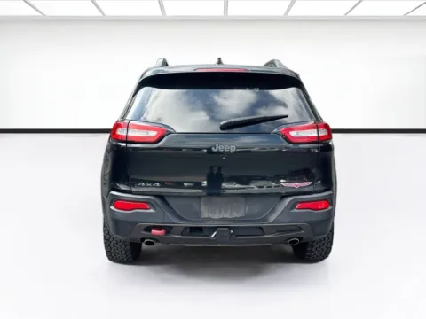 More photos of 2016 Jeep Cherokee Trailhawk at KarGenie, CA