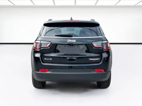 More photos of 2016 Jeep Cherokee Trailhawk at KarGenie, CA