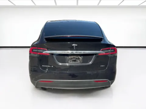 More photos of 2018 Tesla Model X P100D at KarGenie, CA