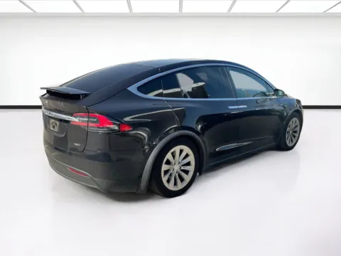 More photos of 2018 Tesla Model X P100D at KarGenie, CA