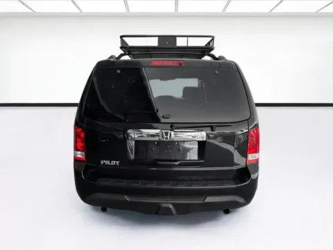 More photos of 2015 Honda Pilot LX at KarGenie, CA