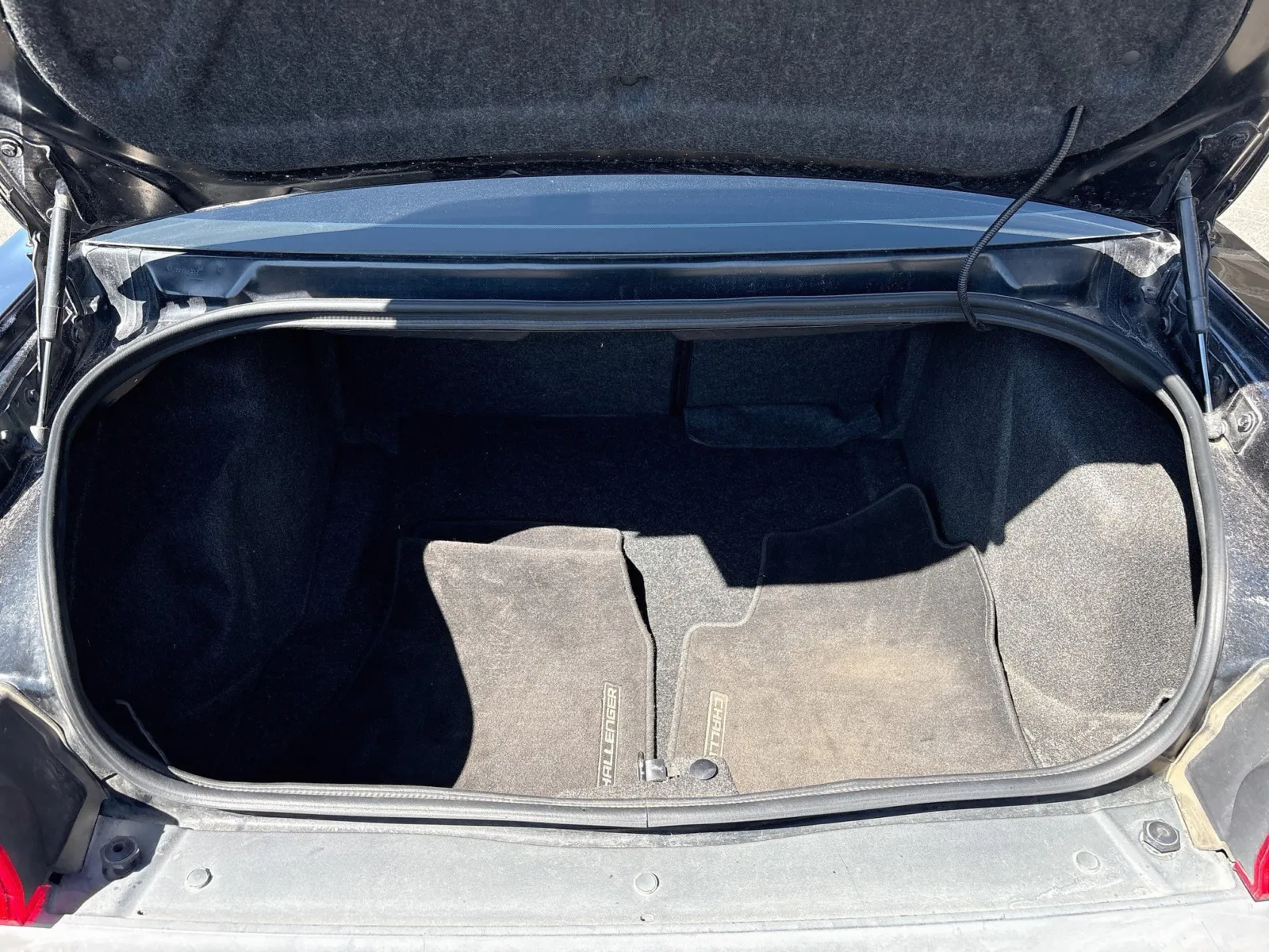 Dodge Challenger photo 16