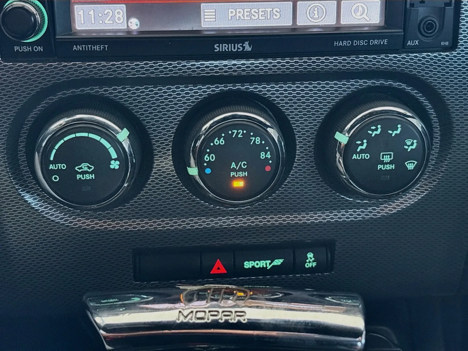 Dodge Challenger photo 11