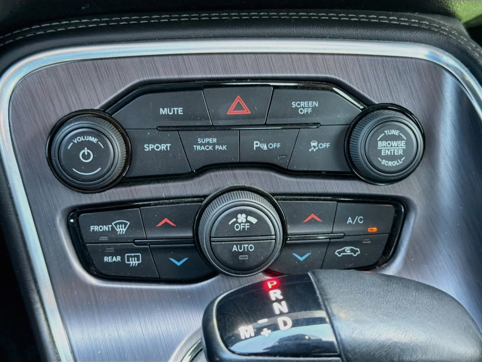 Dodge Challenger photo 10