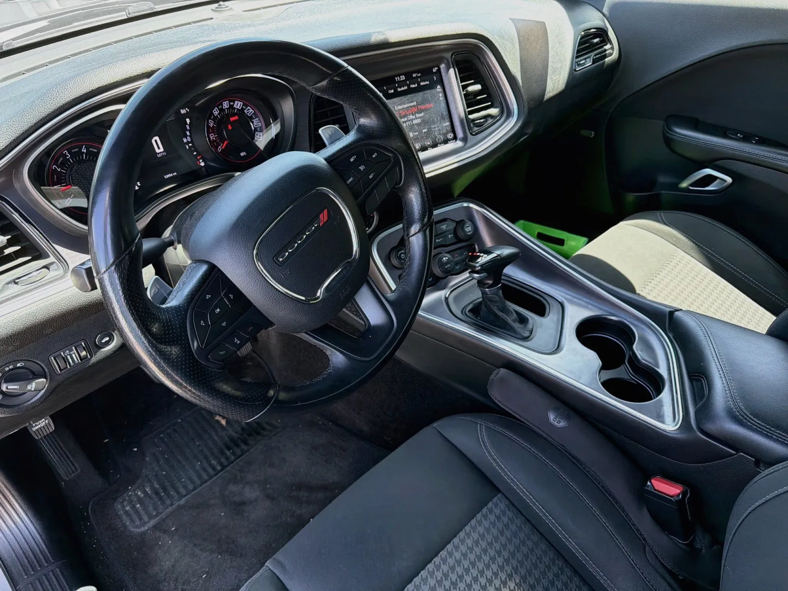 Dodge Challenger photo 7