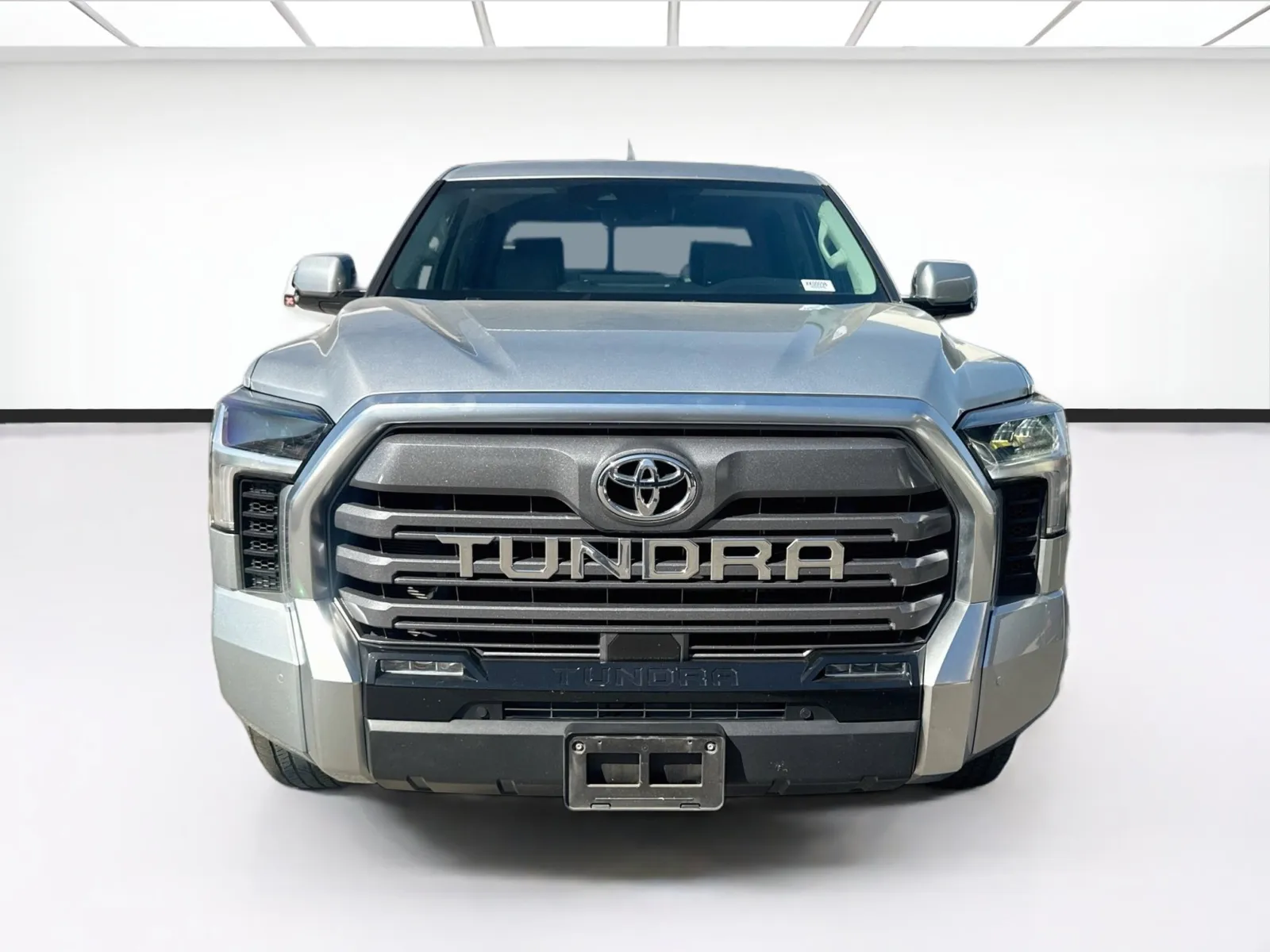 Toyota Tundra photo 2