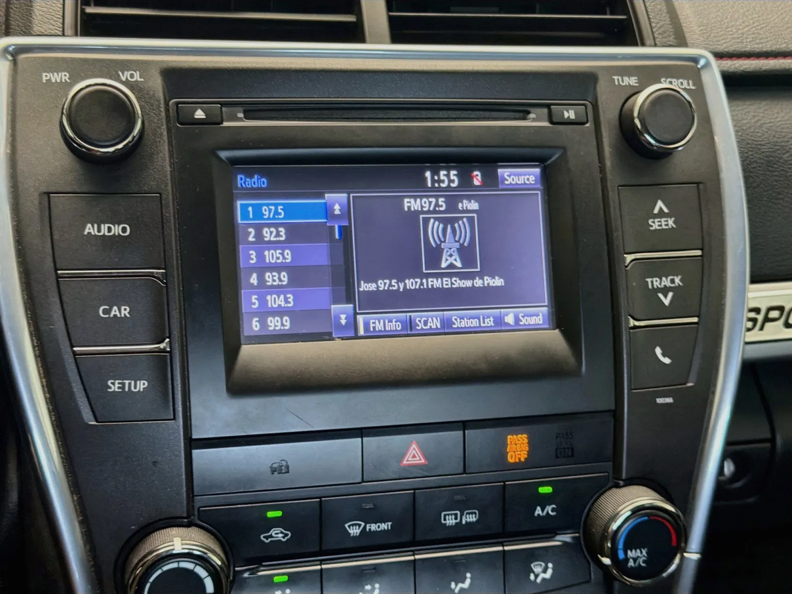 Toyota Camry photo 9