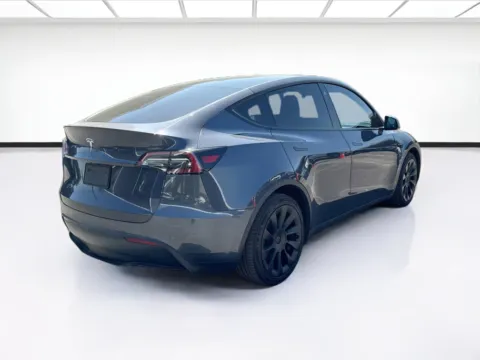 More photos of 2021 Tesla Model Y Long Range at KarGenie, CA