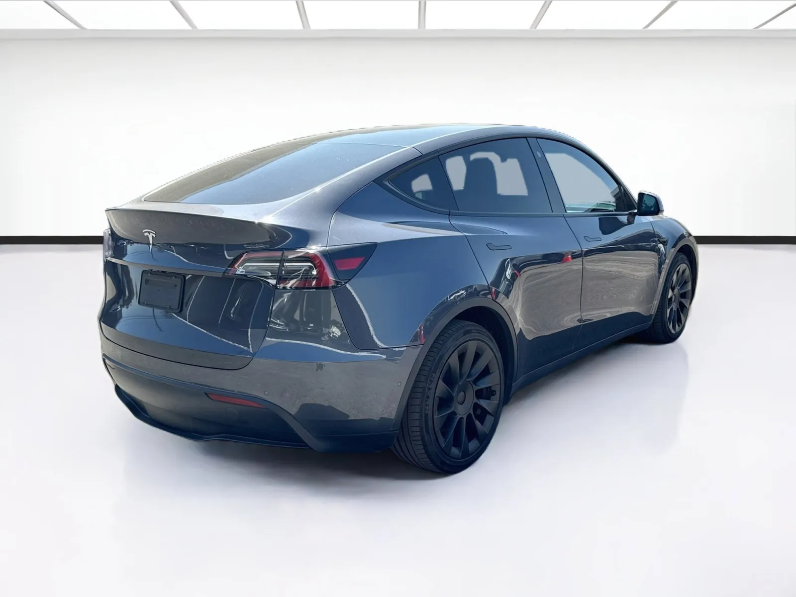 Tesla Model Y photo 4