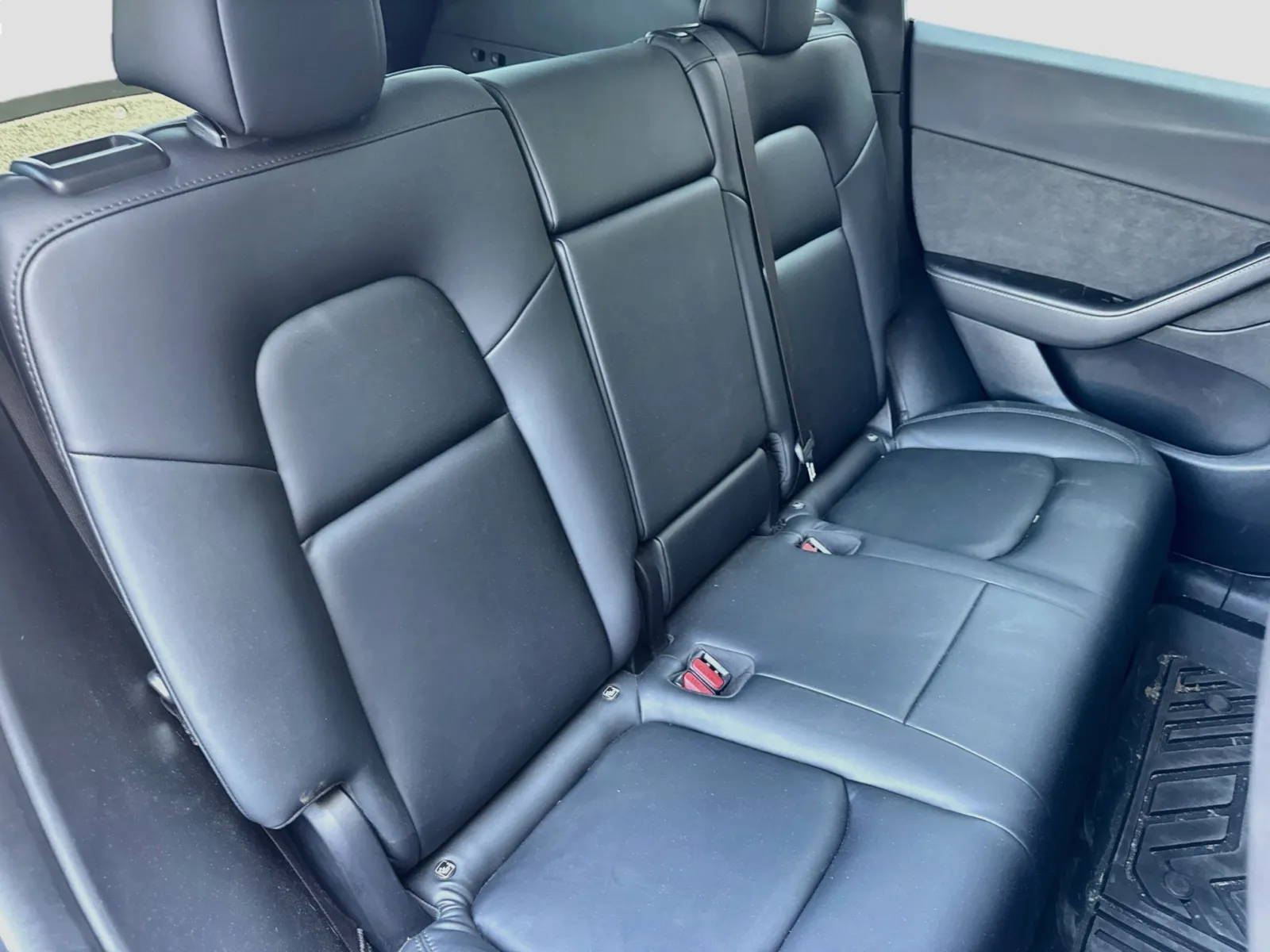 Tesla Model Y photo 17