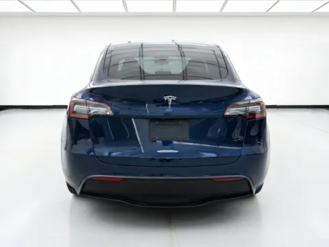 More photos of 2021 Tesla Model Y Long Range at KarGenie, CA