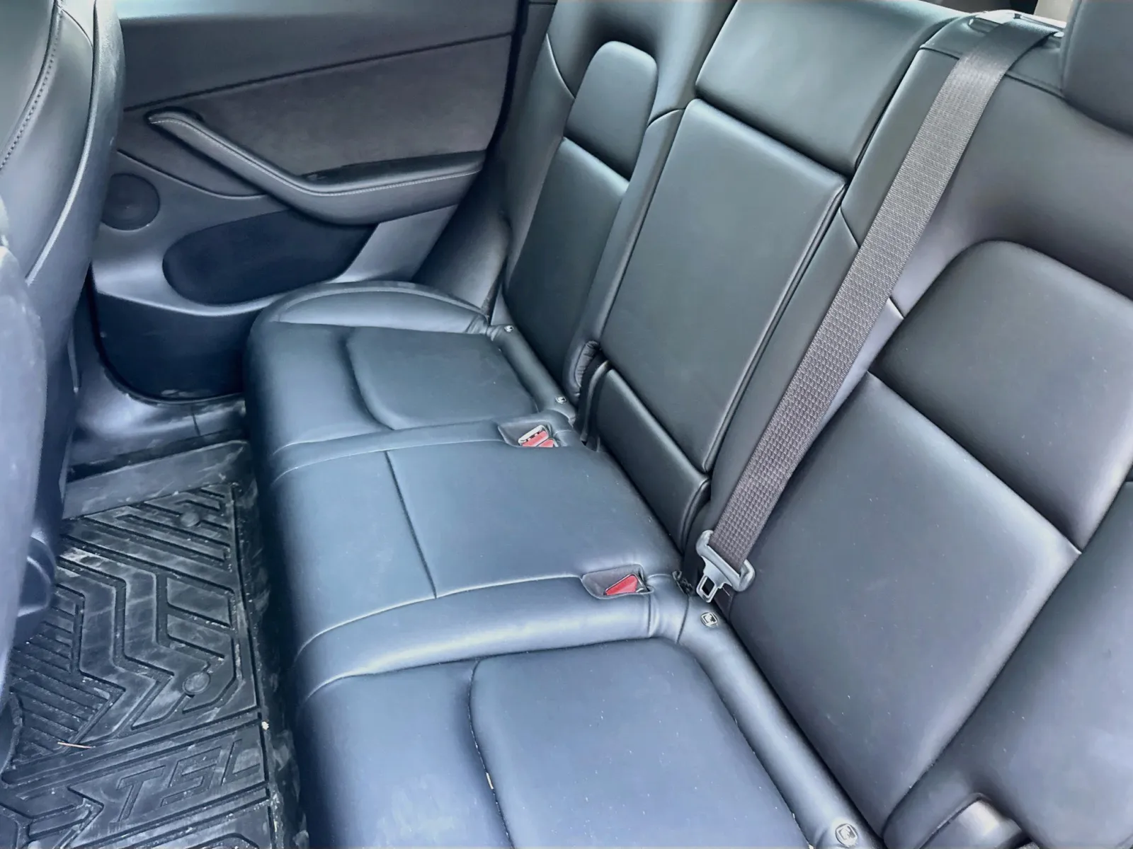 Tesla Model Y photo 15