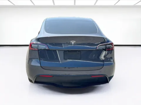 More photos of 2021 Tesla Model Y Long Range at KarGenie, CA