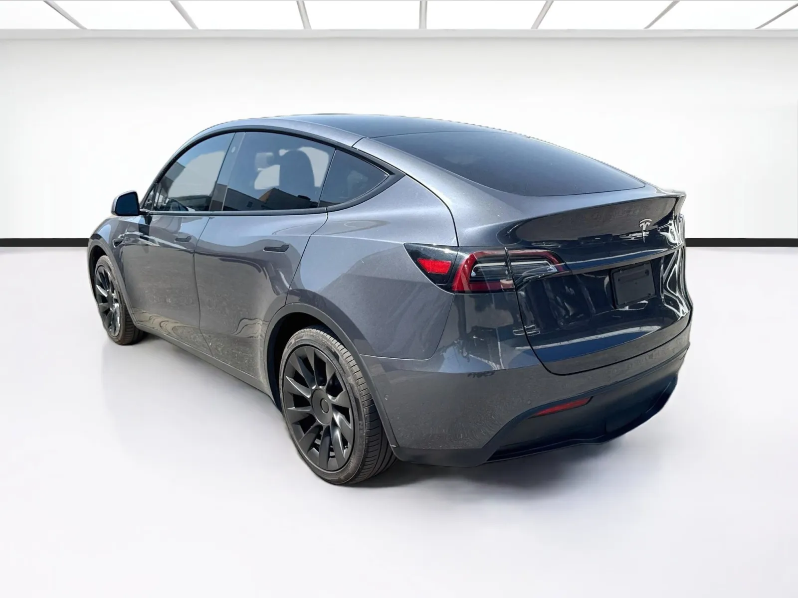 Tesla Model Y photo 6