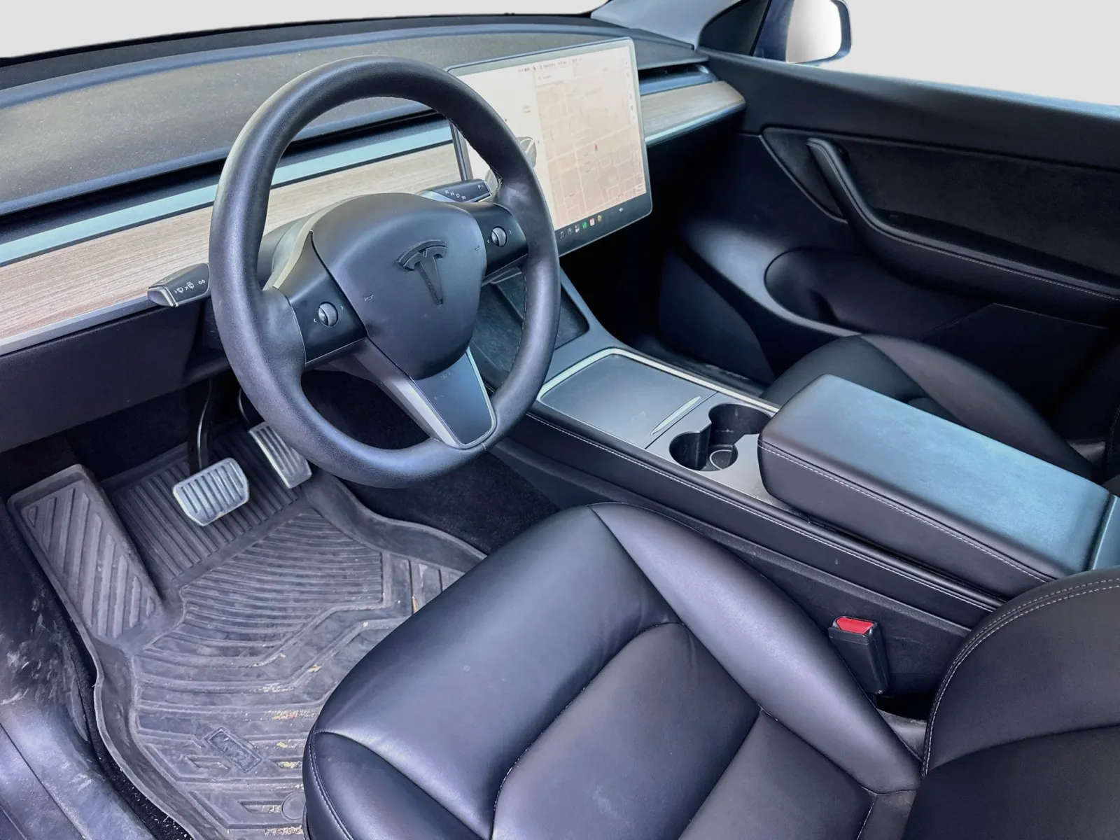 Tesla Model Y photo 7