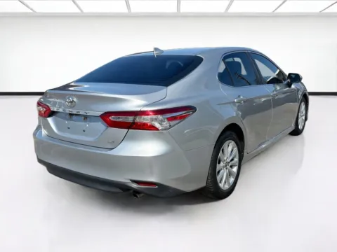 More photos of 2020 Toyota Camry LE at KarGenie, CA