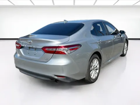 More photos of 2020 Toyota Camry LE at KarGenie, CA