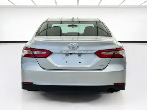 More photos of 2020 Toyota Camry LE at KarGenie, CA