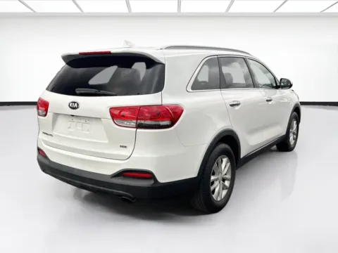 More photos of 2018 Kia Sorento LX at KarGenie, CA