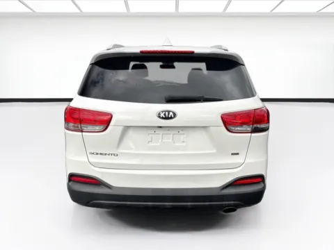 More photos of 2018 Kia Sorento LX at KarGenie, CA