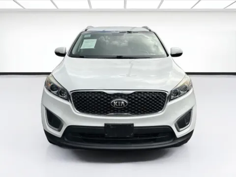 Photos of 2018 Kia Sorento LX for sale in Fontana, CA at KarGenie