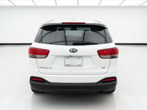 More photos of 2018 Kia Sorento LX at KarGenie, CA