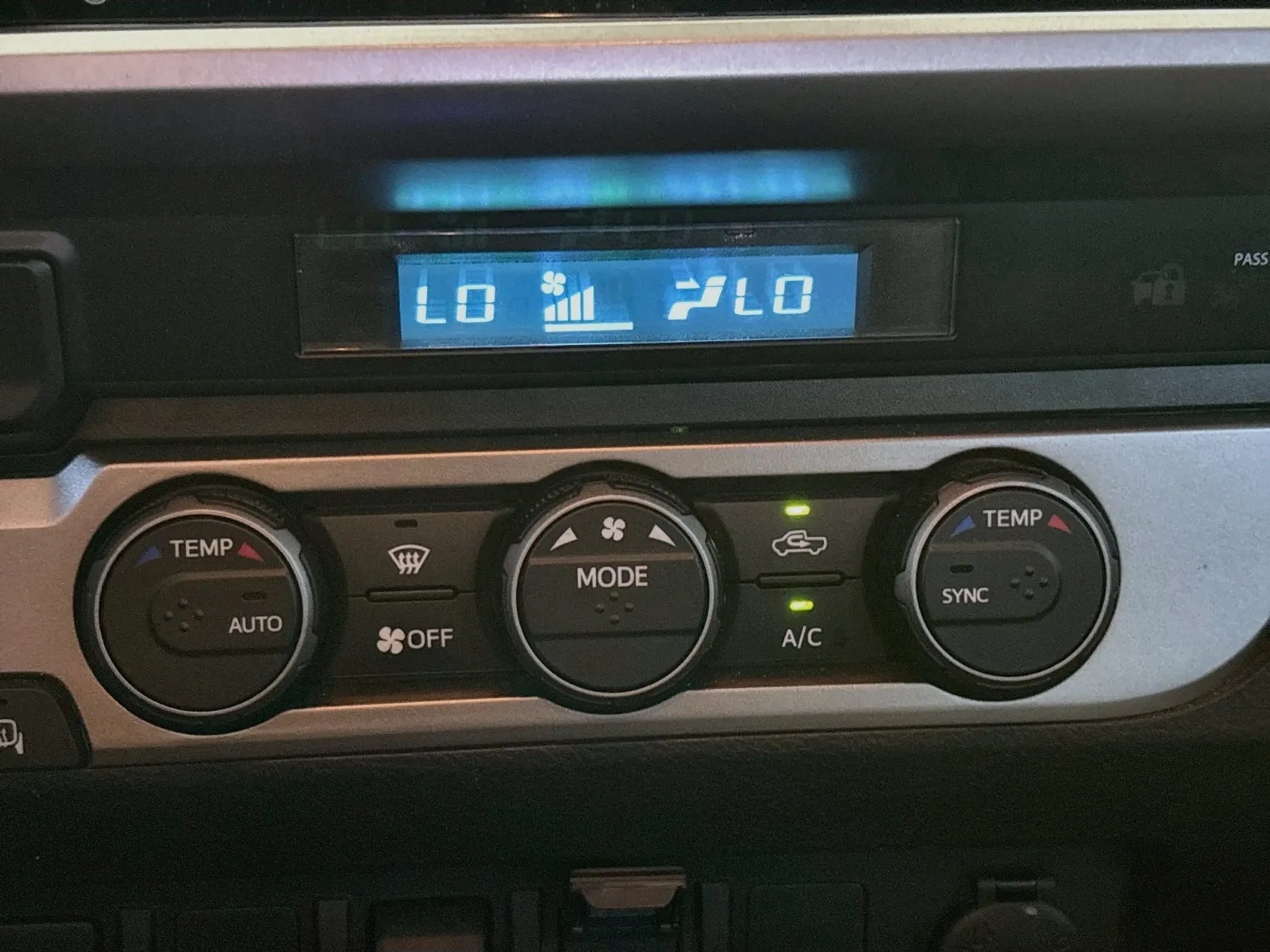Toyota Tacoma photo 11