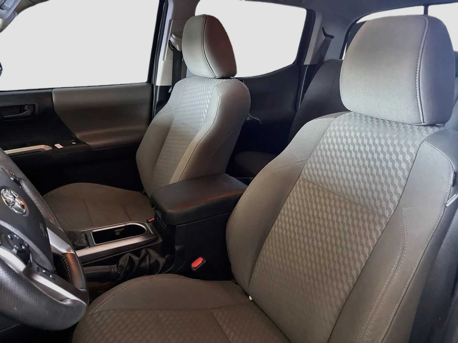 Toyota Tacoma photo 14