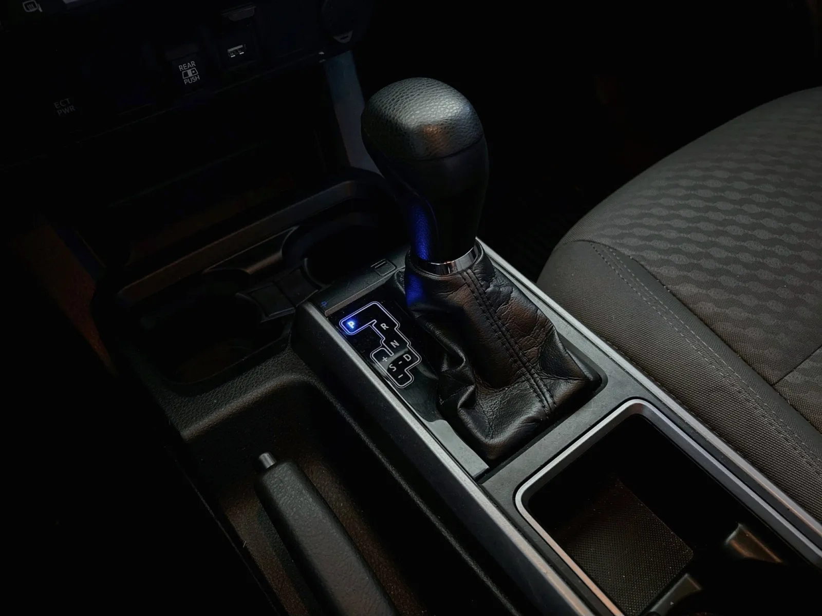 Toyota Tacoma photo 12