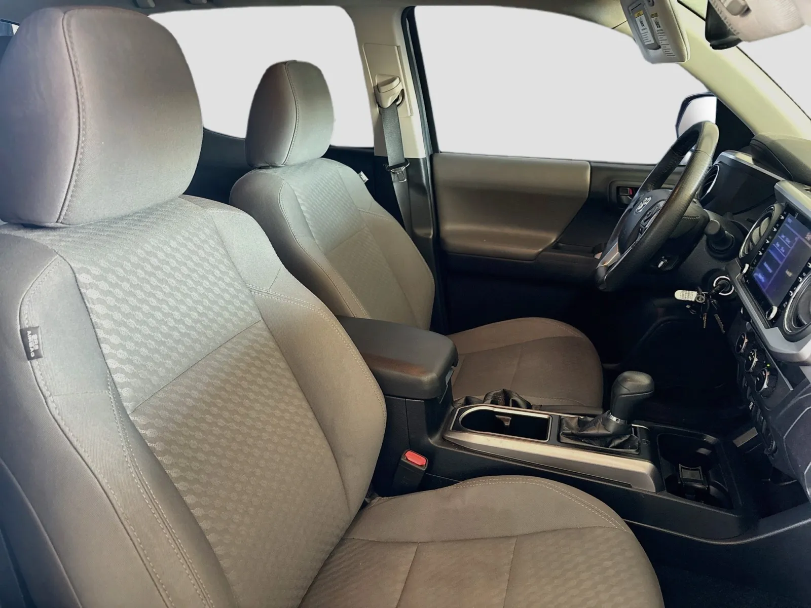 Toyota Tacoma photo 18
