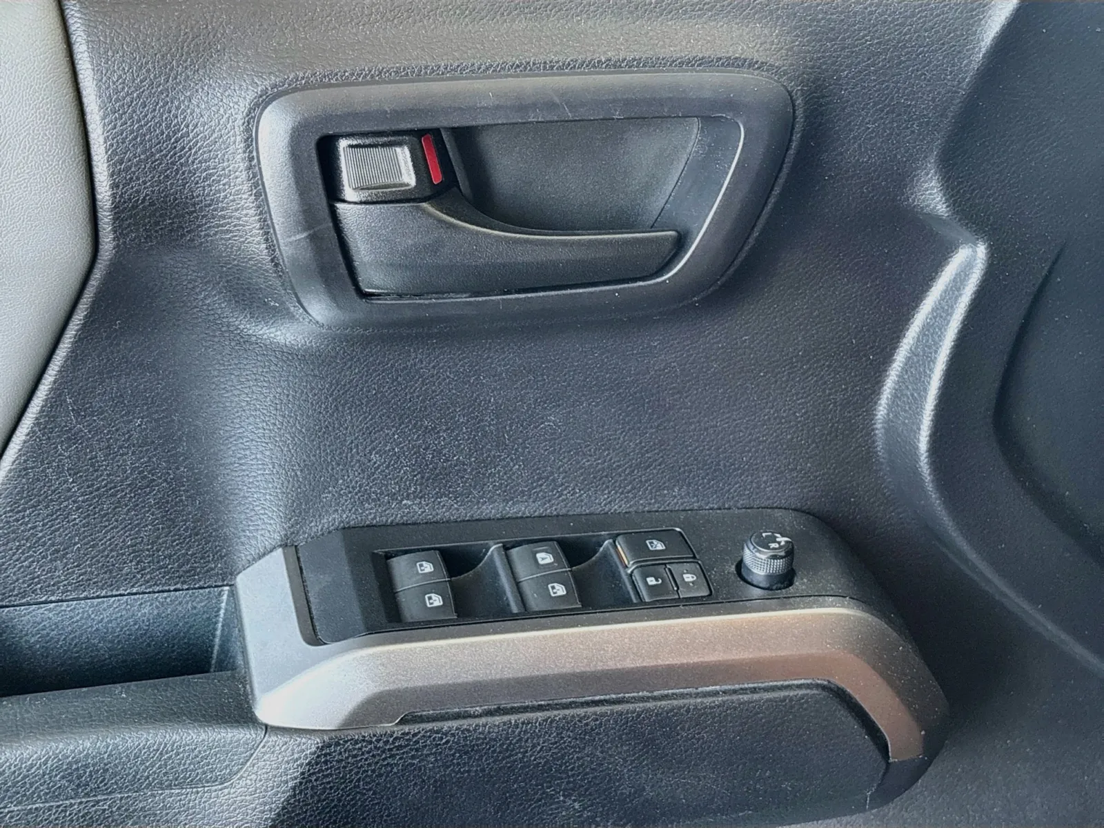 Toyota Tacoma photo 13