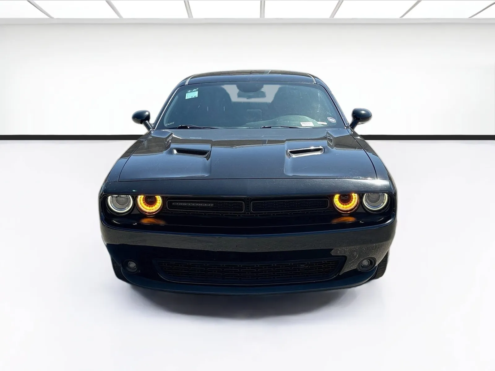 Dodge Challenger photo 2