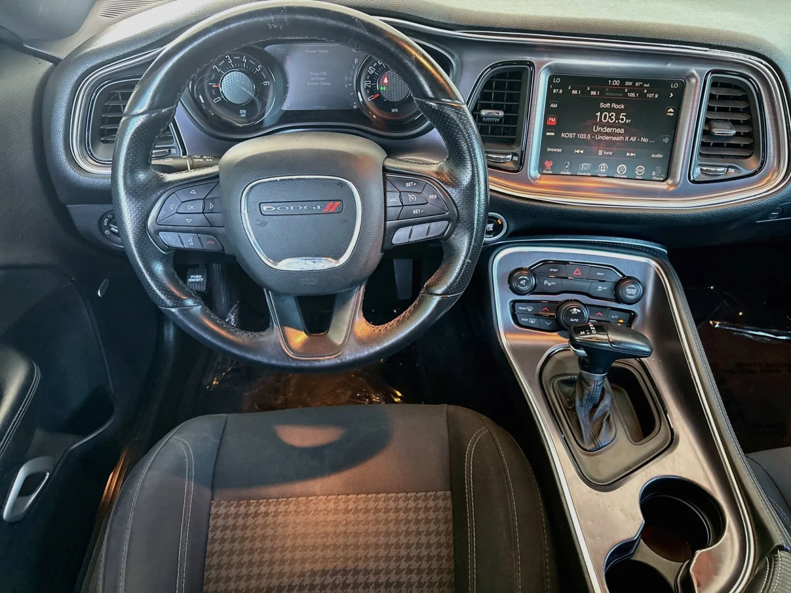 Dodge Challenger photo 17