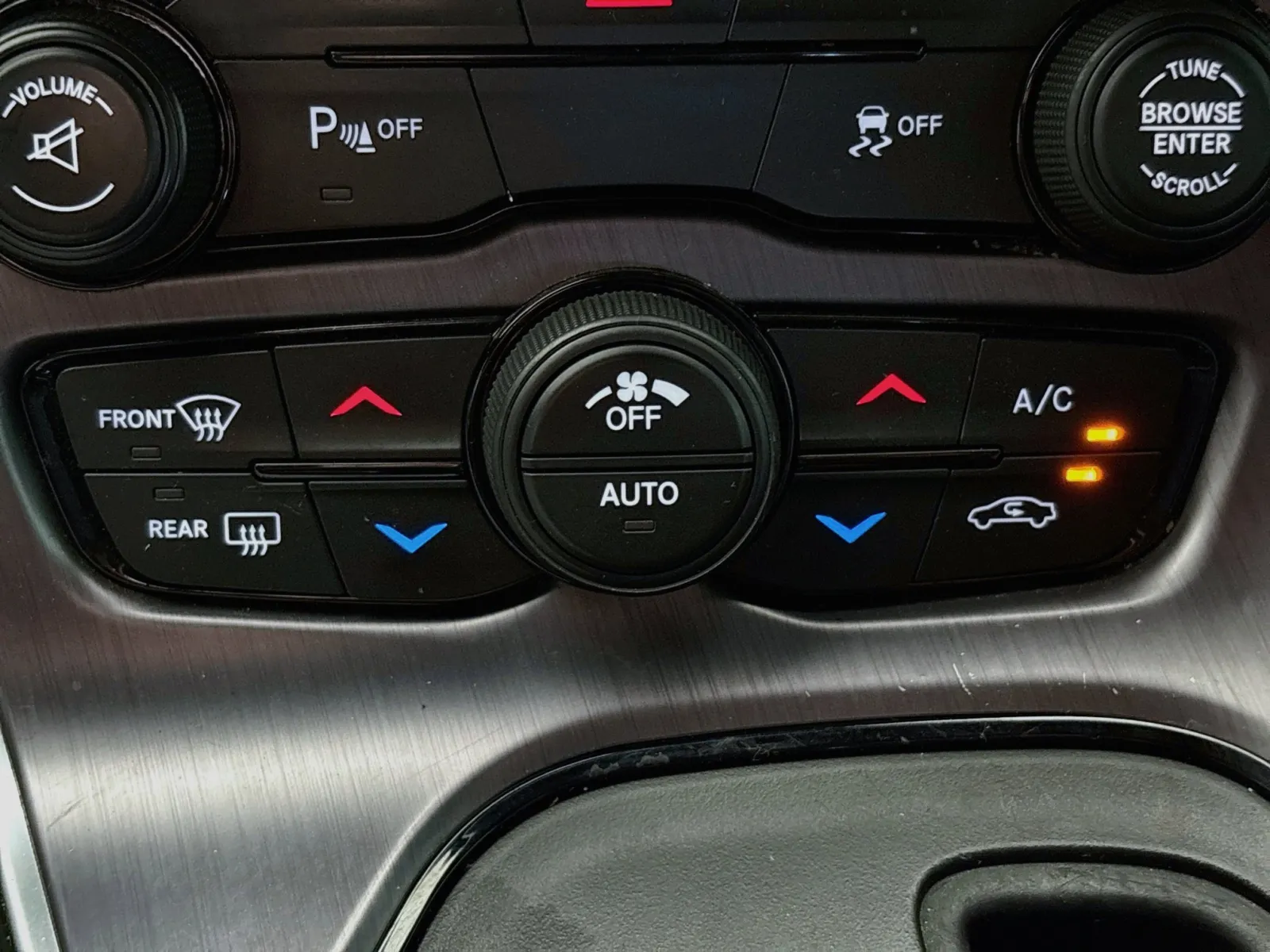 Dodge Challenger photo 12