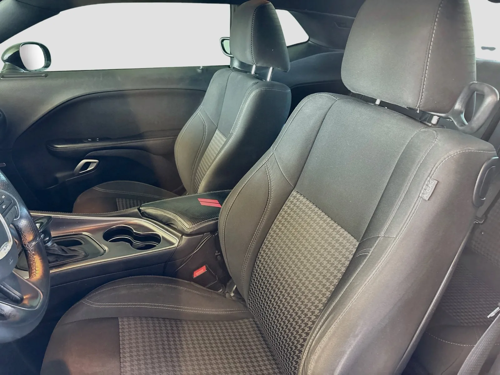 Dodge Challenger photo 16