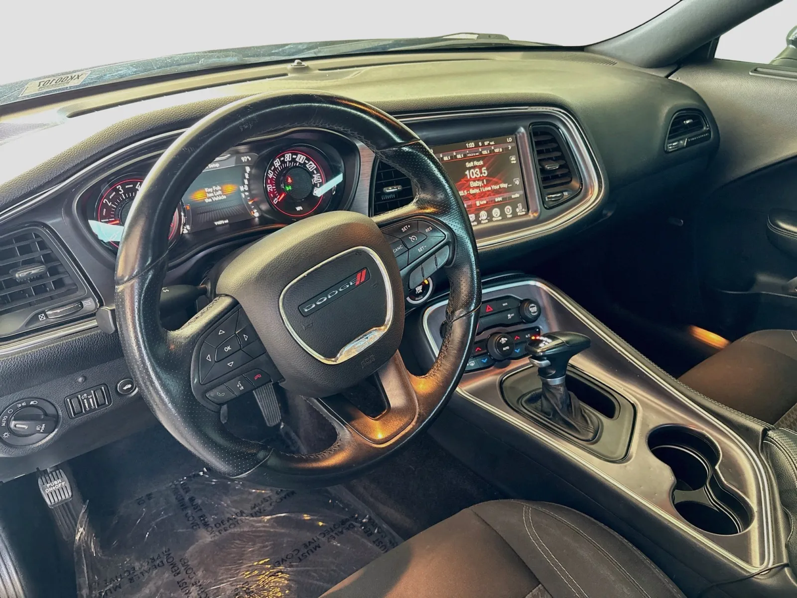 Dodge Challenger photo 7