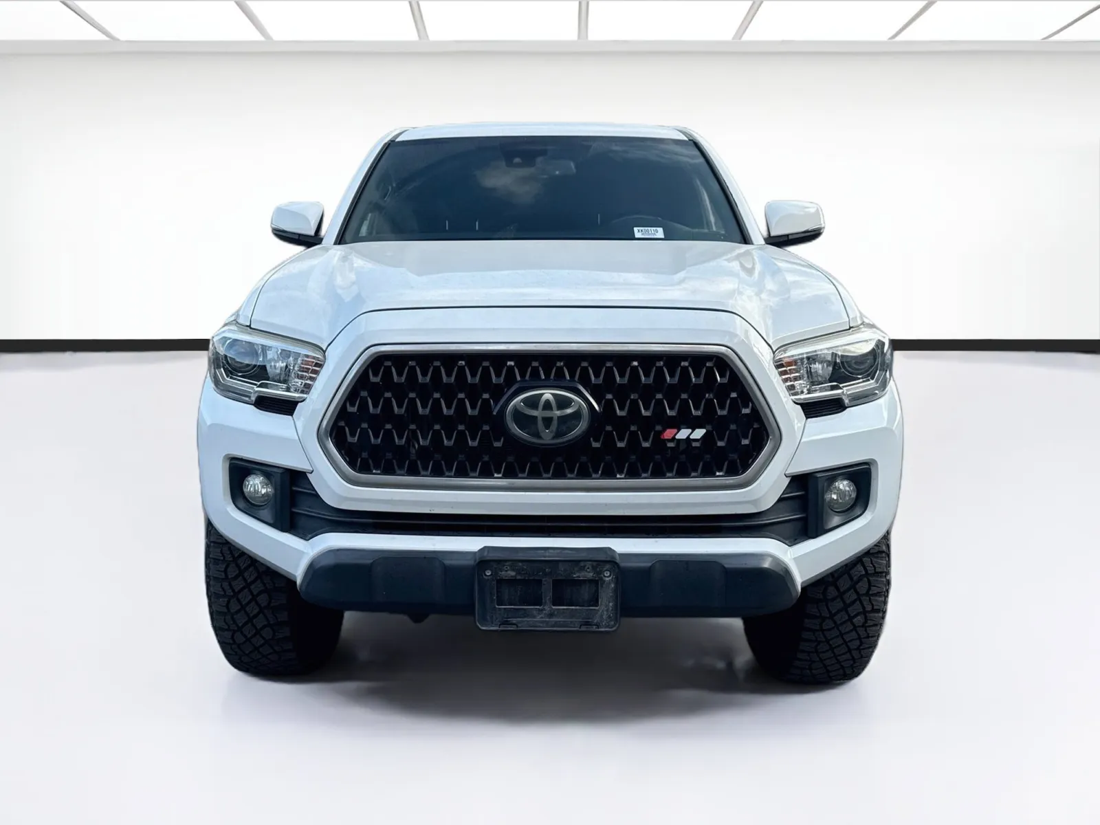 Toyota Tacoma photo 2