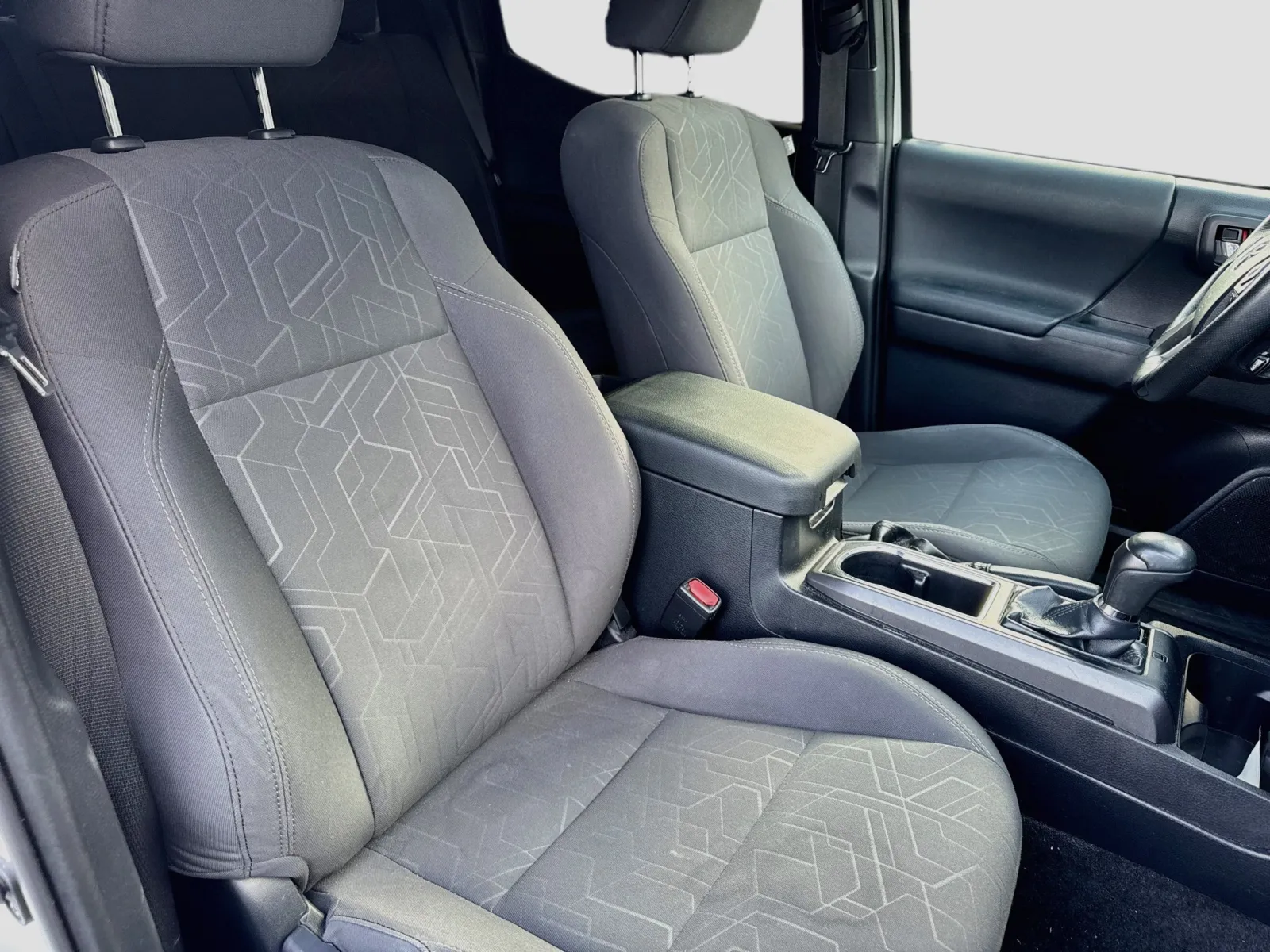 Toyota Tacoma photo 18