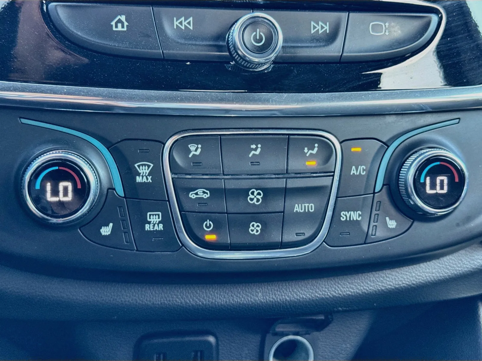 Chevrolet Traverse photo 11