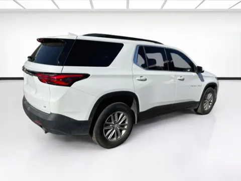 More photos of 2023 Chevrolet Traverse LT 1LT at KarGenie, CA