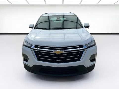 Photos of 2023 Chevrolet Traverse LT Cloth for sale in Fontana, CA at KarGenie