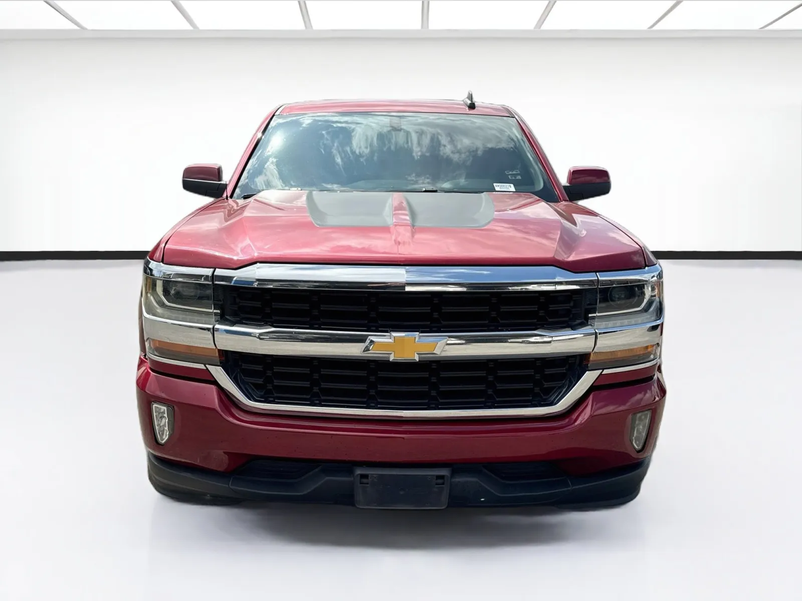 Chevrolet Silverado photo 2