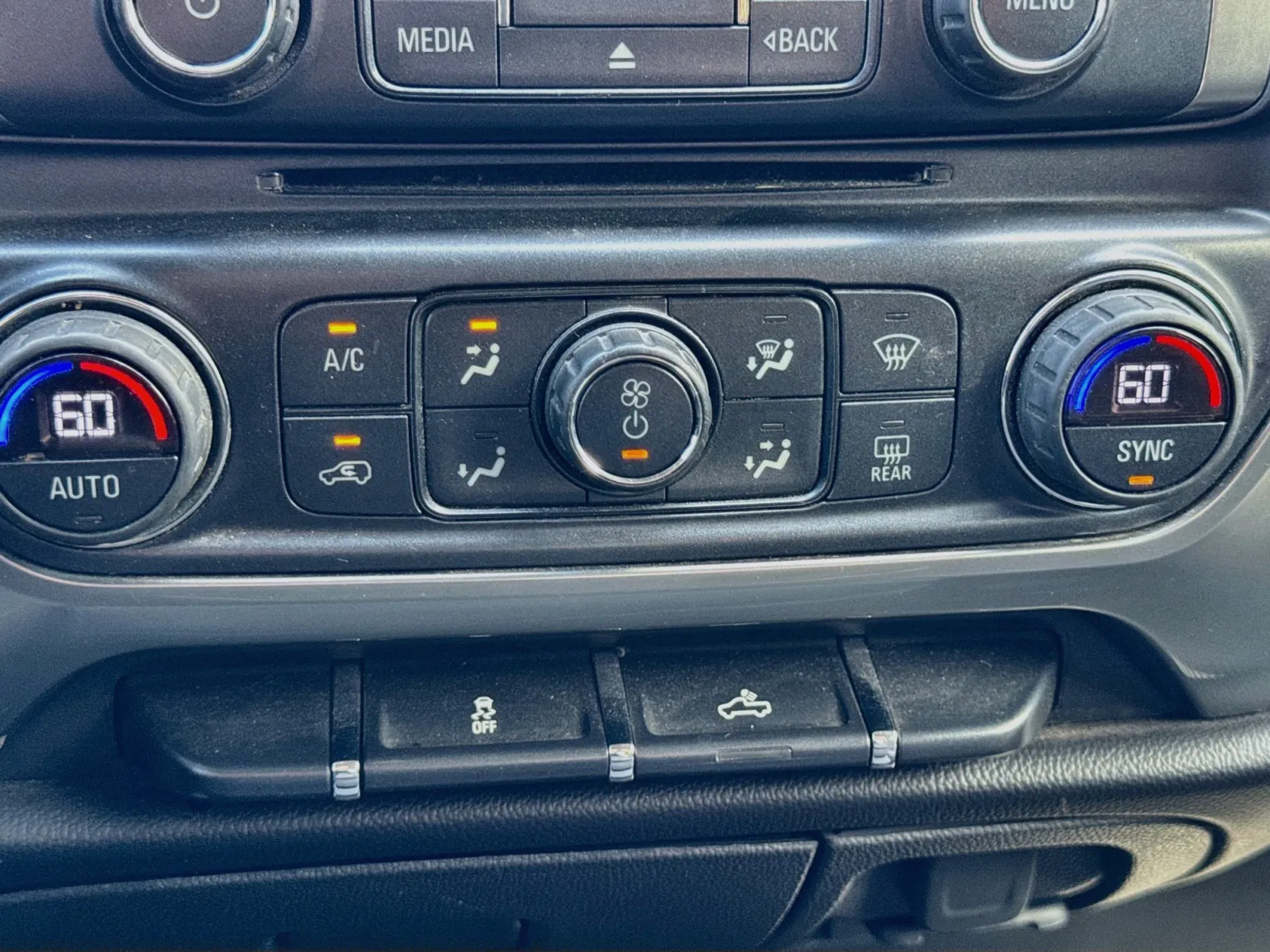 Chevrolet Silverado photo 11