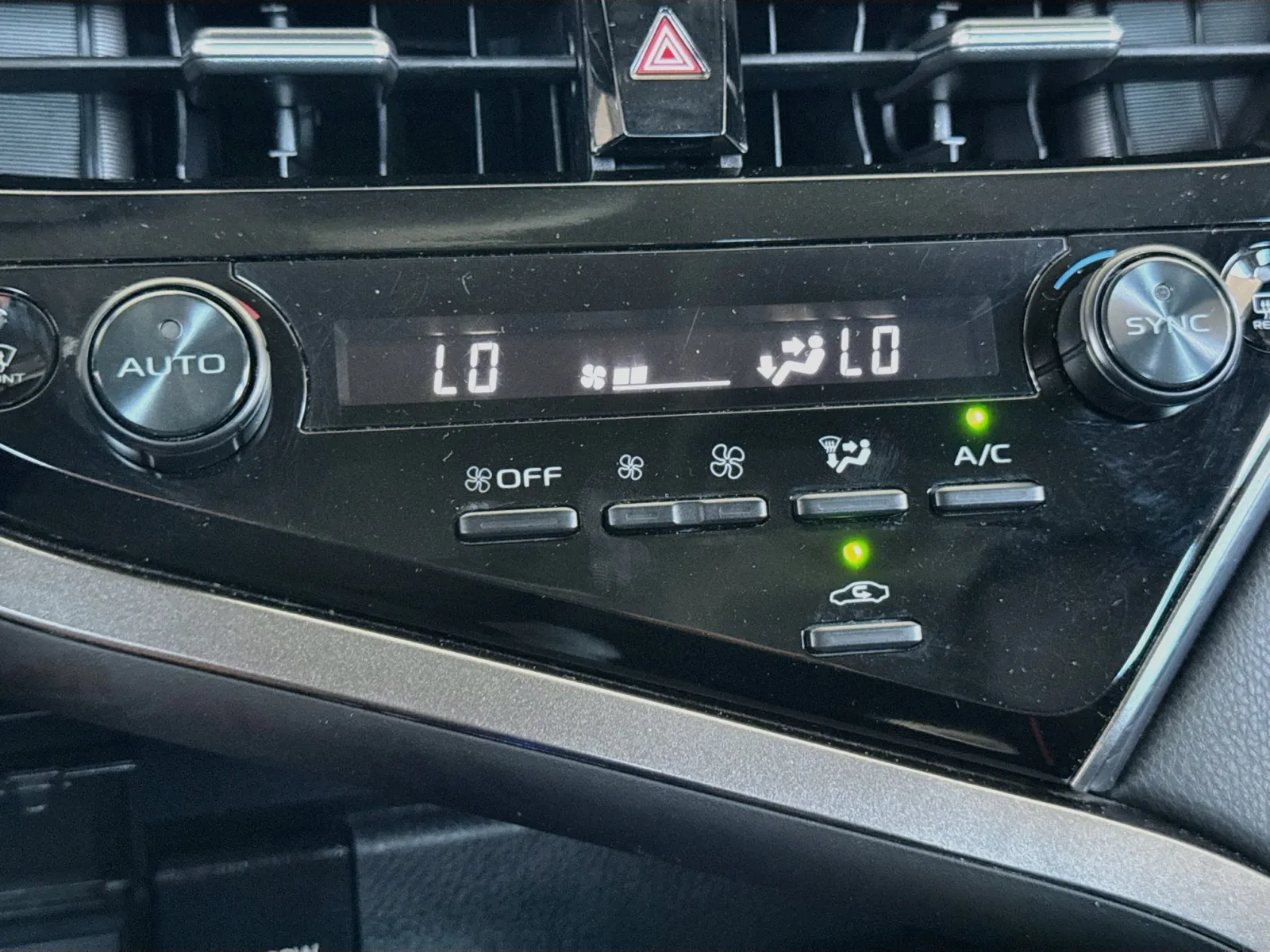 Toyota Camry photo 11